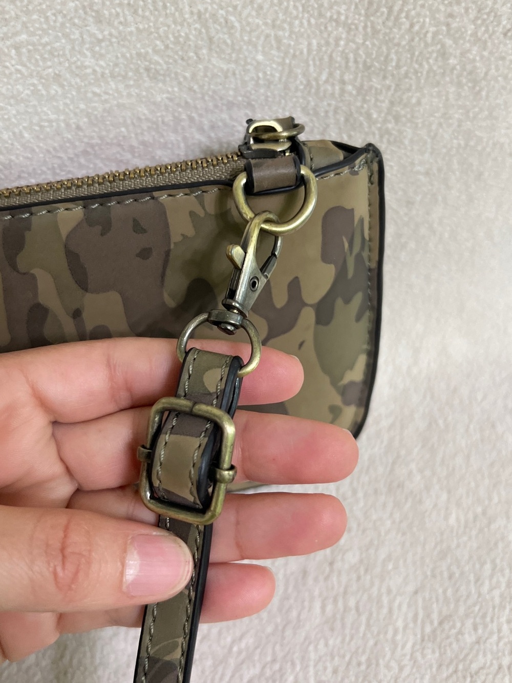 Joy Susan Mini Crossbody Wristlet Clutch Vegan Leather Camo Bag Adjustable Strap - Picture 7 of 14